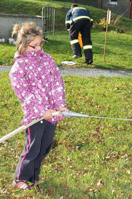 Třináctý ročník oblíbené soutěže mladých hasičů si nenechalo uniknout sedmadvacet pětičlenných hlídek z celého regionu. 