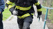 Devět odvážných hasičů se postavilo v hronovské Wikov aréně na start soutěže v disciplínách podle platných pravidel hasičských soutěží TFA. 