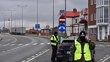 Přechod v Náchodě-Bělovsi hlídala polská hraniční stráž a policie.