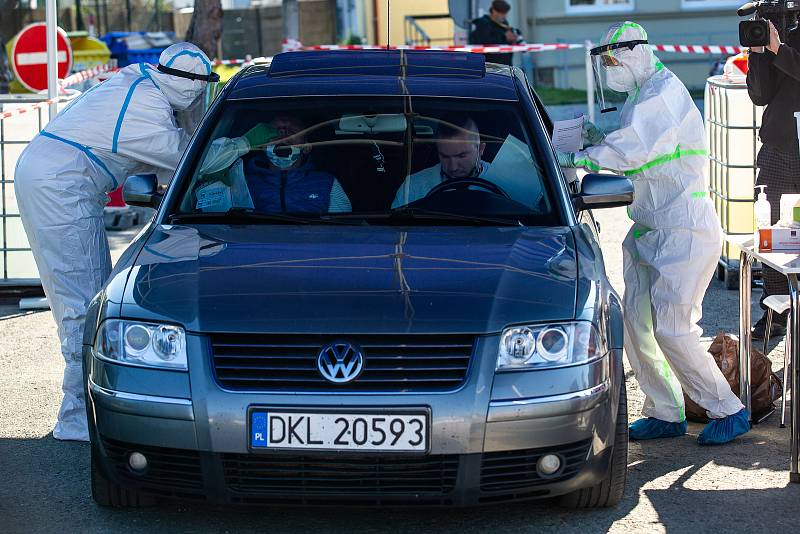 Testy polských pracovníků ze závodu Škoda auto v Kvasincách začaly. Do konce května chtějí otestovat na Covid-19 přes 2000 svých zaměstnanců.