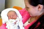 SEBESTIÁN VENCL se narodil rodičům Andree a Jakubovi ze Solnice 13. března v 9.29 hodin  s mírami 2 860g a 48 cm. Jde o jejich první dítě a tatínek se u porodu choval statečně.