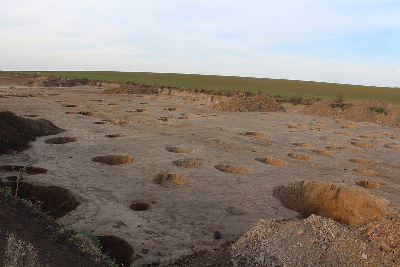 Z trasy budoucího obchvatu Doudleb, archeologové tu zažívali hotové žně, šlo o výjimečnou lokalitu, zasídlenou několika kulturami z různých časových období.