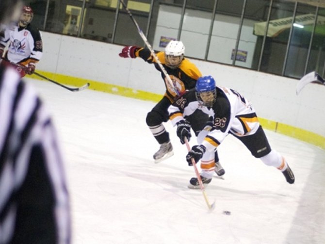 Rychnovská UNET hokejová liga měla na programu úvodní zápasy play off a play out. 