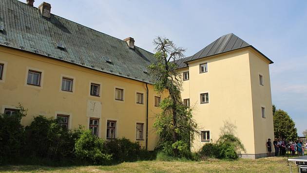 V neděli 21. května se prostory nově upravené klášterní zahrady v Opočně otevřely veřejnosti.