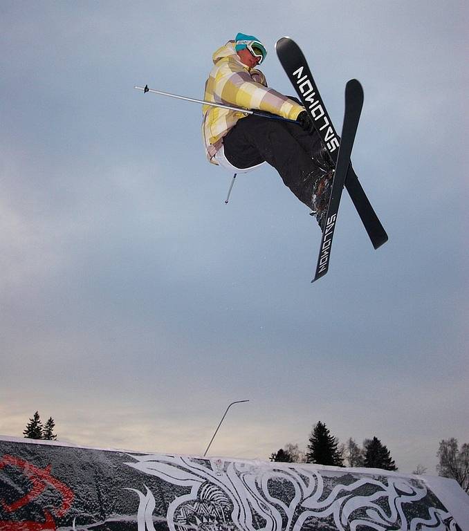 V nedávno otevřeném snowparku IGUANA v Deštném v Orlických horách se o víkendu poprvé závodilo. Na startu se sešla česká špička freeskierů.