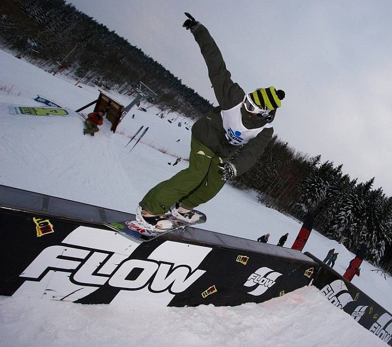 V nedávno otevřeném snowparku IGUANA v Deštném v Orlických horách se o víkendu poprvé závodilo. Na startu se sešla česká špička freeskierů.