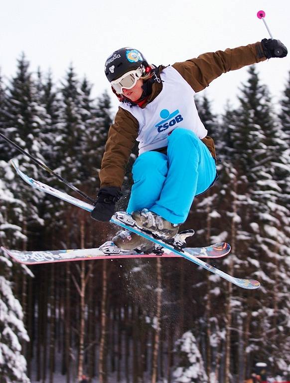 V nedávno otevřeném snowparku IGUANA v Deštném v Orlických horách se o víkendu poprvé závodilo. Na startu se sešla česká špička freeskierů.