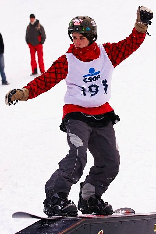 V nedávno otevřeném snowparku IGUANA v Deštném v Orlických horách se o víkendu poprvé závodilo. Na startu se sešla česká špička freeskierů.