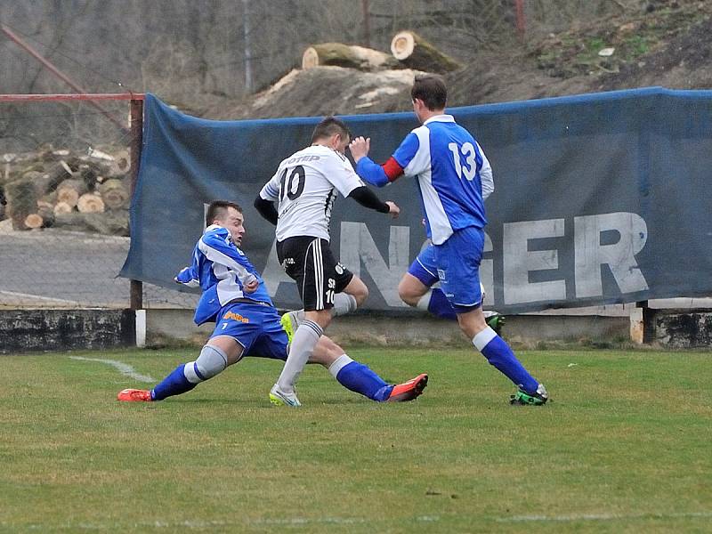 Divize C: Fotbalisté Týniště prohráli derby v Ústí o jediný gól, druhý poločas hráli v deseti. 