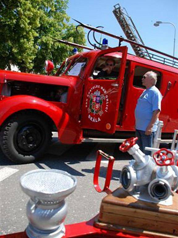 Sto čtyřicet let hasičů v Kostelci
