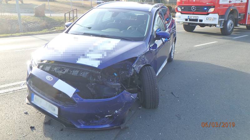 Dopravní nehoda dvou osobních automobilů v Rychnově nad Kněžnou.
