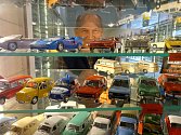 Sběratel Eduard Pařízek zahořel pro modely autíček už v dětství, dnes jich má tisíce z různých koutů světa a v Týništi nad Orlicí si otevřel jejich muzeum.