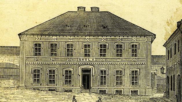 Starý domek čp. 4 byl zbořen, na jeho místě byla v roce 1864 postavena obecná škola. Později byla rozšířena, snímek po přístavbě přineseme příště. Zajímavé je, že podle kroniky platil většinu nákladů kníže, podle obrázku obec. Tisková chyba? Nebo zárodek 