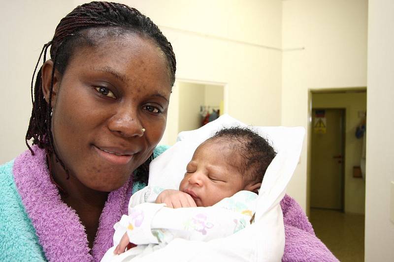 BENEDICT-STEPHAN KABEMBA: Maminka Kinfounia Moussa-Daniella z Konga porodila 27. září v 10.01 syna Benedict-Stephana. Miminko vážilo 3,17 kg a měřilo krásných 51 cm.