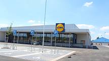 Lidl otevřel v Dobrušce svou prodejnu v červnu 2021, už několik let v jeho těsné blízkosti funguje Penny Market. V sousedství byl navíc naplánován Retail Park.