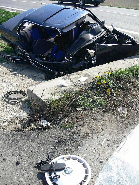 Dopravní nehoda osobního automobilu se stala v pondělí 20. dubna před obcí Solnice (Rychnovsko). Při nehodě byly zraněny dvě osoby.