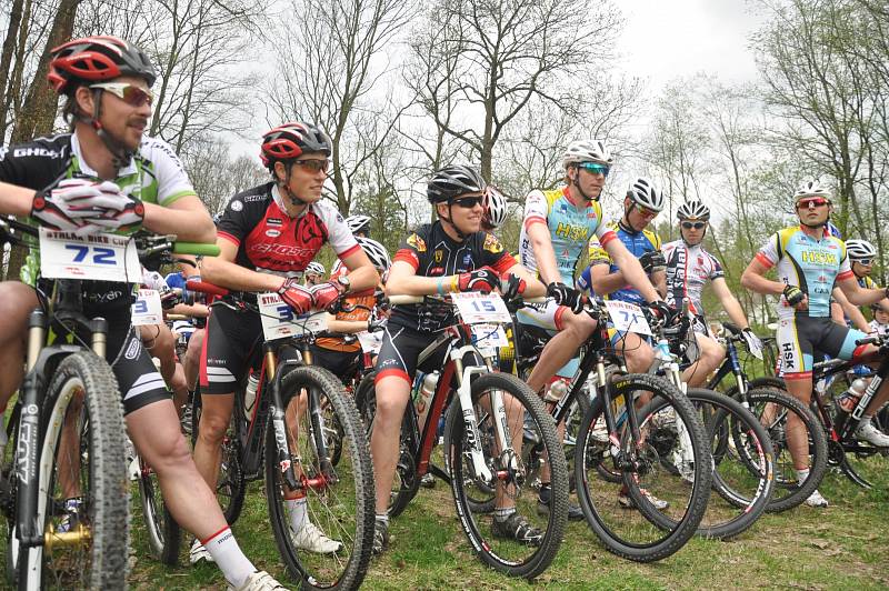 Na start sedmého ročníku závodu horských kol Stalak Bike Cup v lese Včelném se postavilo celkem sto devět účastníků.