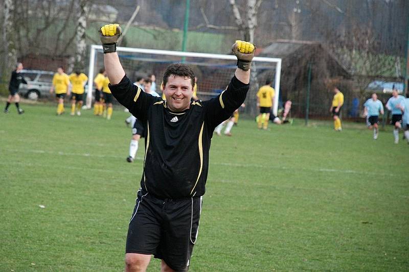 Z okresního derby krajské I. B třídy AFK Častolovice - SK Albrechtice (1:1). 