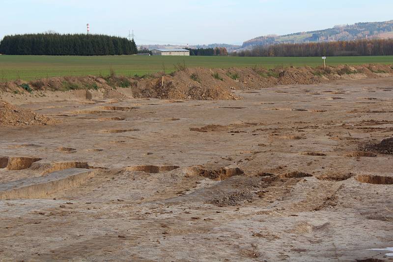 Z trasy budoucího obchvatu Doudleb, archeologové tu zažívali hotové žně, šlo o výjimečnou lokalitu, zasídlenou několika kulturami z různých časových období.