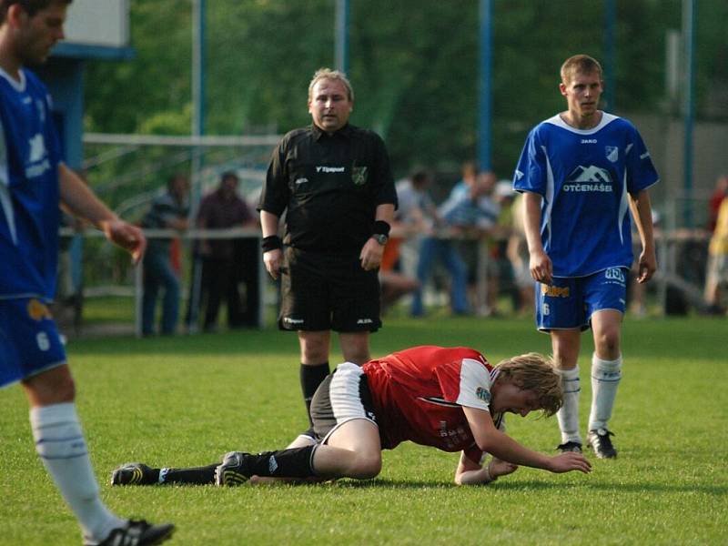 Týniště po derby stále žije