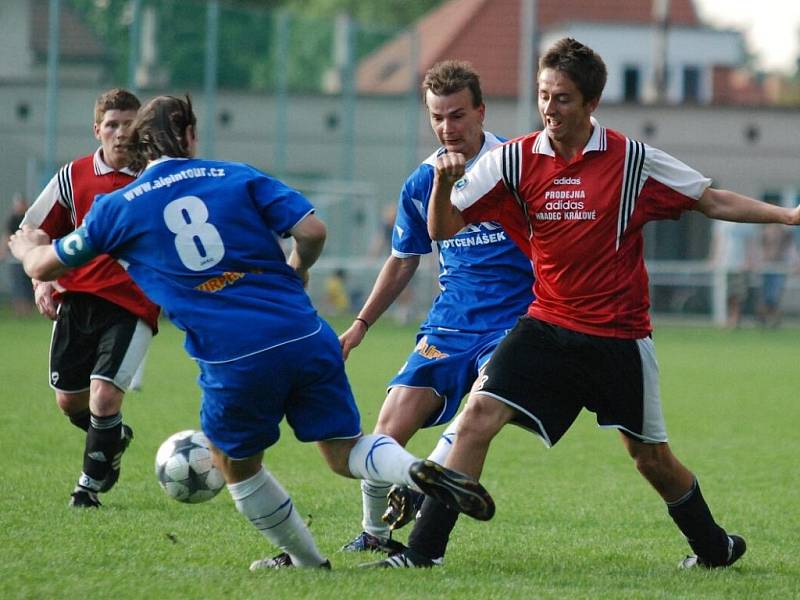 Týniště po derby stále žije