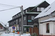 Dnes chata Horalka ve Sněžném, dříve textilní manufaktura. Tady se narodila Josefa Vaněčková, která se provdala za Antonína Rudra na ratibořický mlýn.