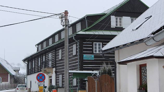 Dnes chata Horalka ve Sněžném, dříve textilní manufaktura. Tady se narodila Josefa Vaněčková, která se provdala za Antonína Rudra na ratibořický mlýn.