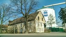Hrnčířův mlýn je nejstarší budovou v obci. Odborníci, kteří se snaží o jeho "renesanci", ho považují za stavbu regionálního významu. Mlýn byl postaven v roce 1740. První zmínky sahají do konce 16. století.