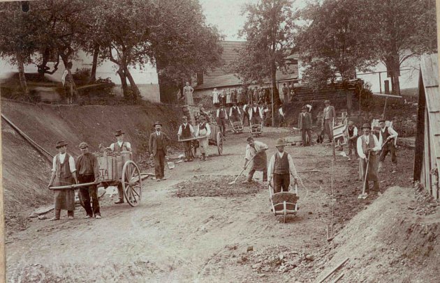 Stavba místní cesty. Roku 1924 došlo k vybudování mostu mezi Liberkem a Prorubkami, v roce 1929 k elektrifikaci obcí.