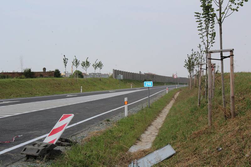 Na obchvat budou řidiči najíždět nad Broumarem. Foto: Deník/Jana Kotalová