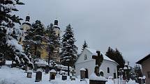 Hřbitovní kaple v Neratově po obnově.