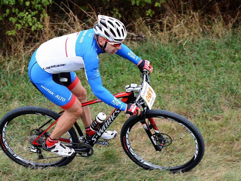 Dvaadvacátý ročník amatérského cyklistického Dobrušského poháru – Memoriálu Martina Hockého vyvrcholil v neděli závěrečným dvanáctým dílem, jímž byl Závod horských kol. 