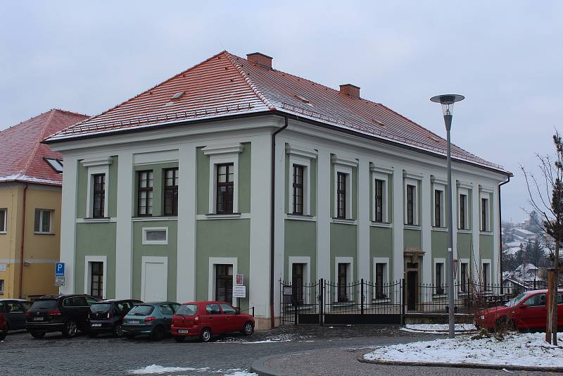 Škola, kam chodil Poláček.