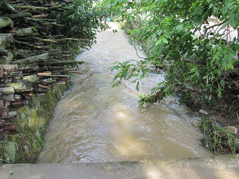 DÍLO ZKÁZY. Takovou spoušť napáchala na Rychnovsku pondělní blesková povodeň. 