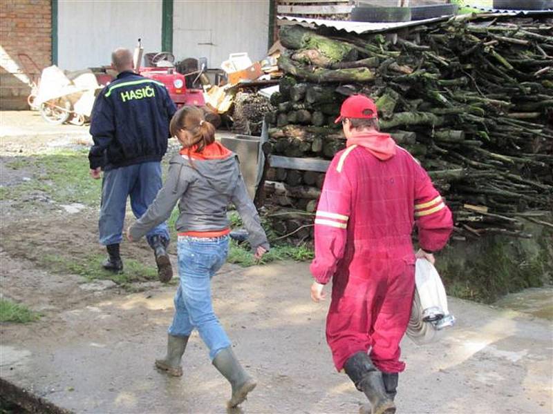 DÍLO ZKÁZY. Takovou spoušť napáchala na Rychnovsku pondělní blesková povodeň. 