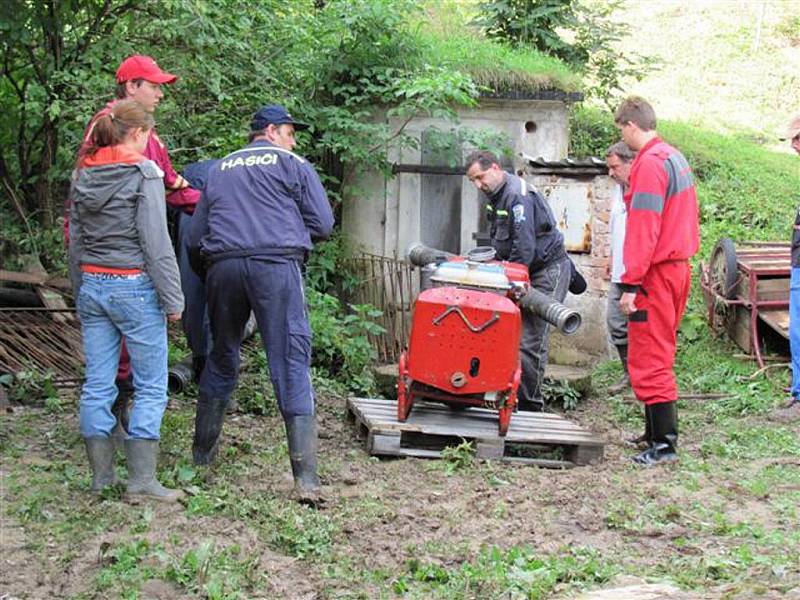 DÍLO ZKÁZY. Takovou spoušť napáchala na Rychnovsku pondělní blesková povodeň. 