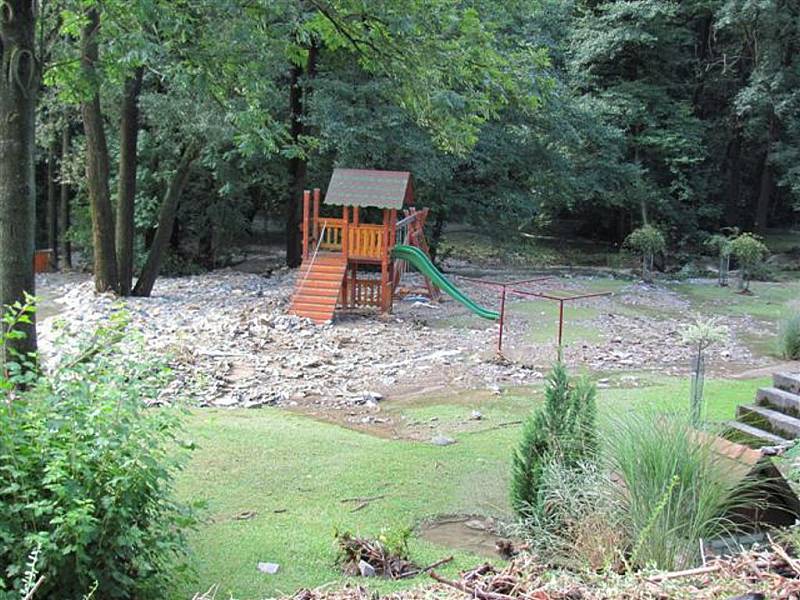 DÍLO ZKÁZY. Takovou spoušť napáchala na Rychnovsku pondělní blesková povodeň. 