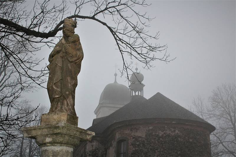 Kostel sv. Matouše v Jedlové patří k vyhledávaným turistickým cílům. Obklopen je i starým hřbitovem.