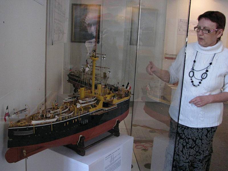 Expozice Muzea a galerie Orlických hor patří lodím, parním strojům a sbírce Ivy Hüttnerové.