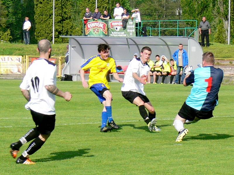 Krajský přebor ve fotbale: SK Dobruška - FC Spartak Rychnov nad Kněžnou.