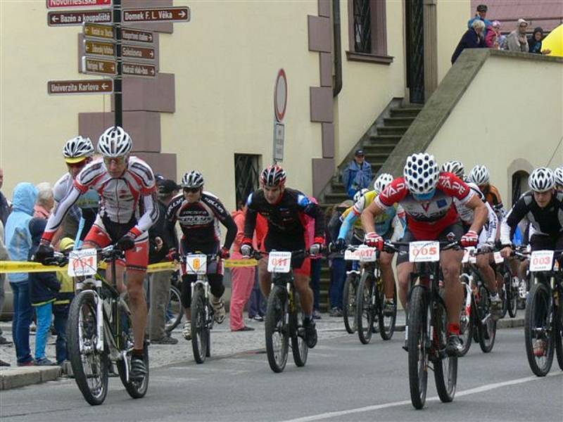 Finálového závodu ulicemi města Dobrušky se zúčastnilo osmdesát bikerů.