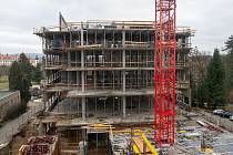 Nová budova urgentního příjmu v Rychnově bude propojena se stávajícím pavilonem DIGIP a vznikne tak moderní multifunkční komplex.