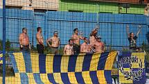 Fotbalisté Starého Města (žluté dresy) doma zvítězili nad Uherským Ostrohem přesvědčivě 7:2.