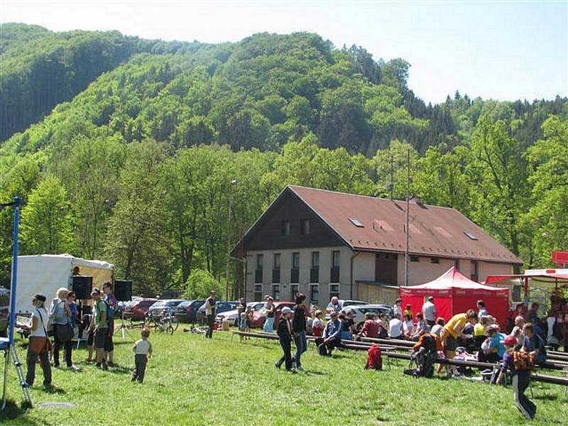 Turistického podniku Přes tři hrady se letos díky přízni počasí zúčastnilo celkem přes sedm tisíc pěších a cyklistů