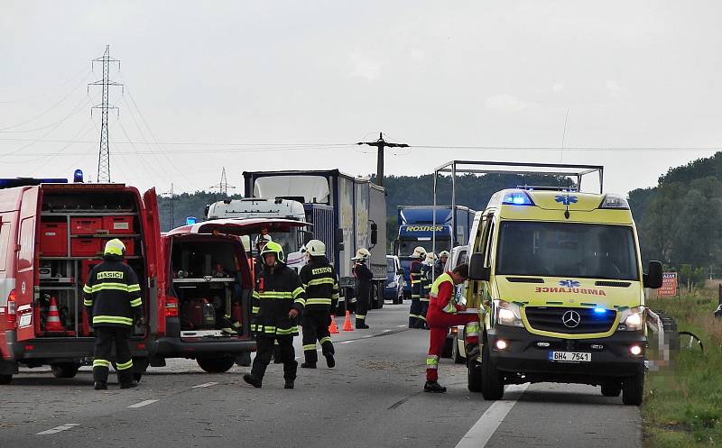 Smrtelná nehoda cyklisty a osobního vozidla u Petrovic na Rychnovsku. 