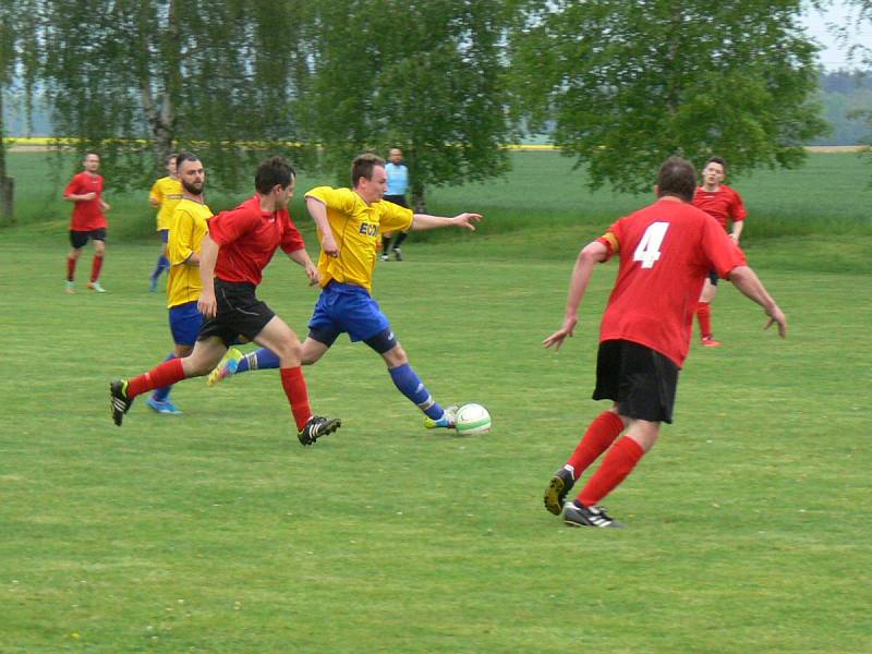 VEDOUCÍ rezerva Českého Meziříčí v Křovicích po remíze 1:1 neuspěla v penaltovém rozstřelu.