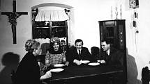 Setkání protagonistů a tvůrce seriálu při příležitosti otevření rodného domku F. L. Věka v Dobrušce v roce 1972.