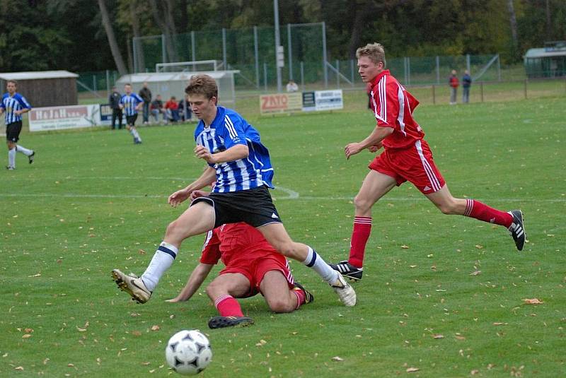 Z okresního derby I. B třídy Sokol Černíkovice - AFK Častolovice (2:1). 