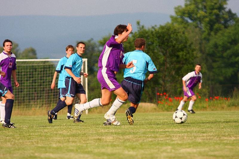 Fotbalové utkání Opočno - Malšovice (3:5).