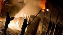 V Semechnici hořela drůbežárna. Lehla popelem